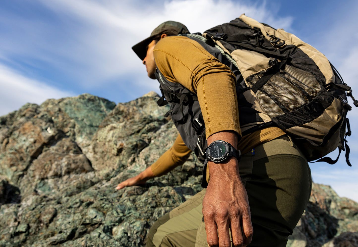 Instinct® Crossover AMOLED - Tactical Edition 010-03398-02