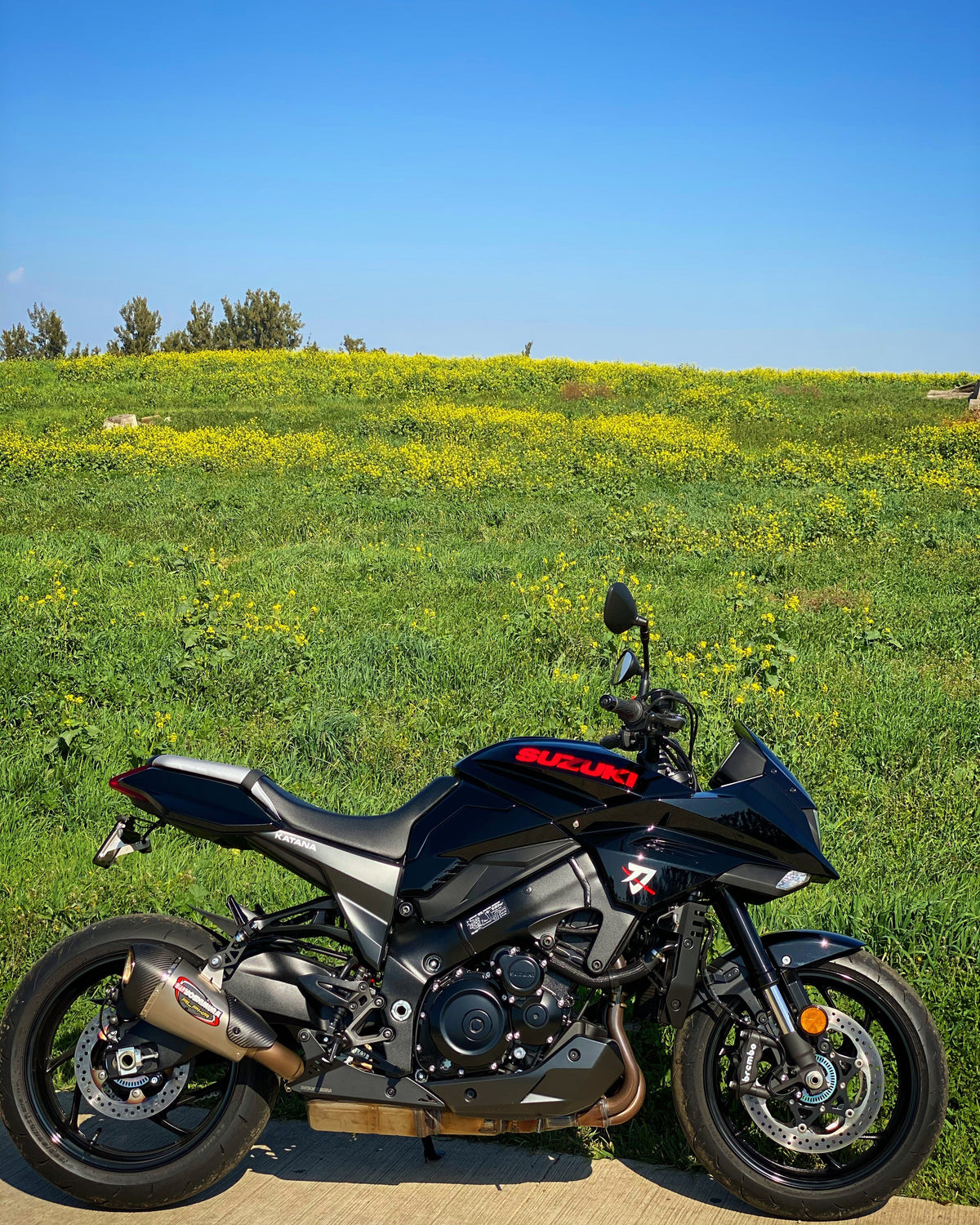 Yoshimura Alpha T Stainless Slip-On Exhaust with Stainless Muffler – lifestyle photo (11500BP520)
