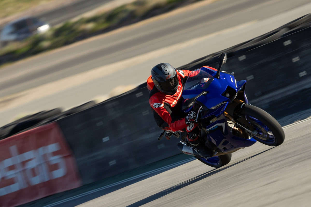 Yoshimura AT2 Stainless Full Exhaust for Yamaha YZF-R9 – lifestyle photo (13900AP520)