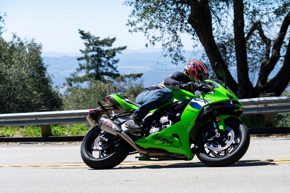 Yoshimura AT2 Stainless Exhaust for Kawasaki ZX-6R – lifestyle photo (14642CP522)