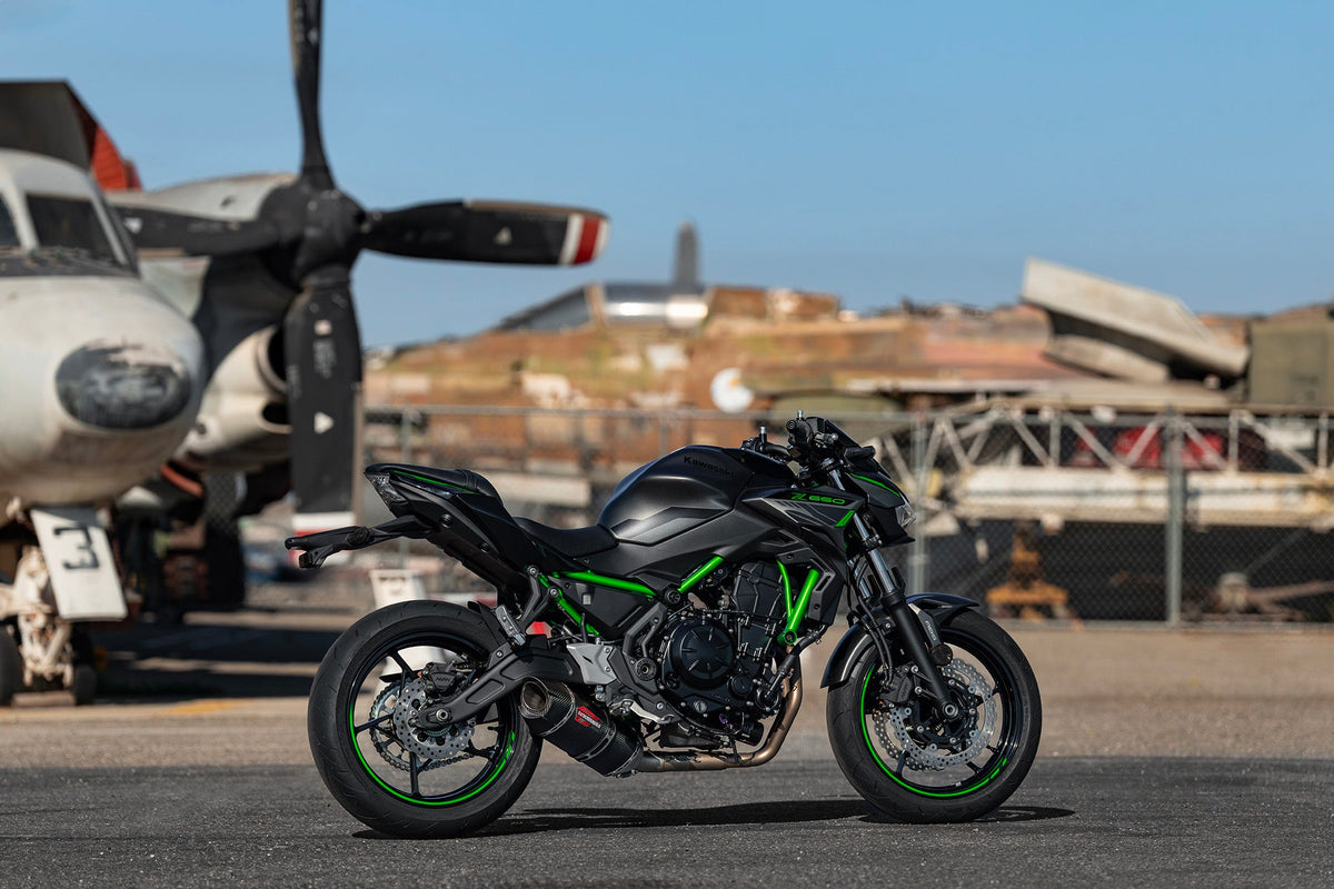 Yoshimura AT2 Carbon Full Exhaust for Kawasaki Ninja-650/Z650 – product view (14651AM221)