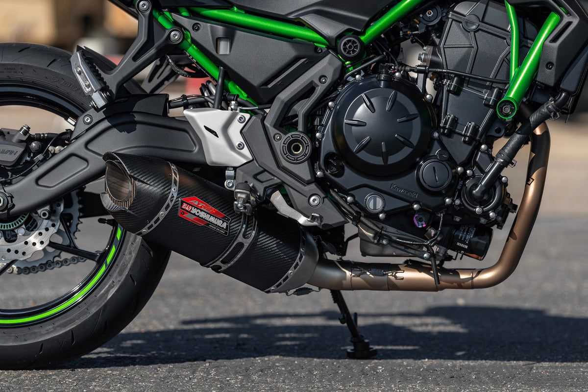Yoshimura AT2 Carbon Full Exhaust for Kawasaki Ninja-650/Z650 – product view (14651AM221)