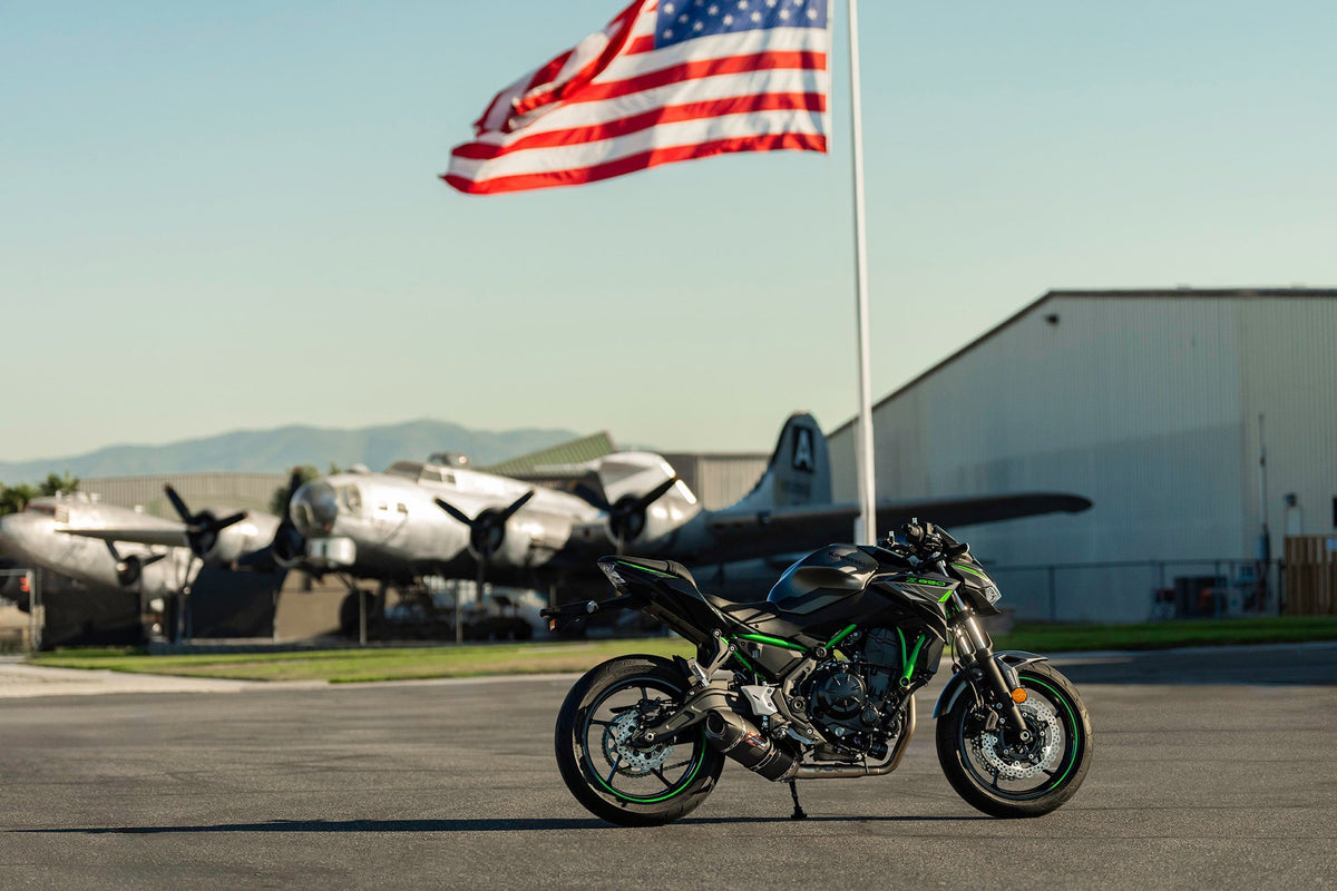 Yoshimura AT2 Carbon Full Exhaust for Kawasaki Ninja-650/Z650 – product view (14651AM221)