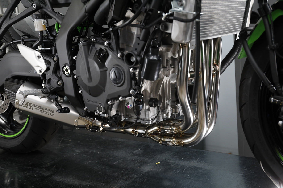 Yoshimura Stainless Full Exhaust for Kawasaki ZX-4R/RR – lifestyle photo (150-247-C23G0)