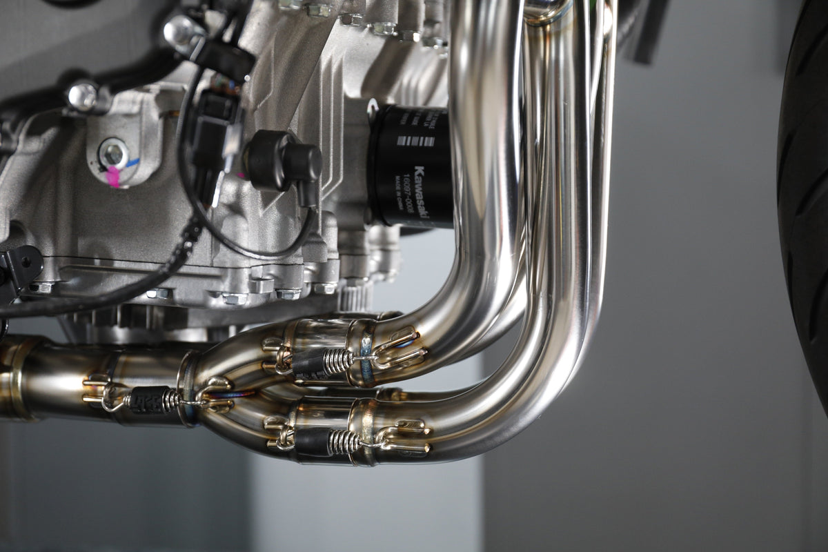 Yoshimura Stainless Full Exhaust for Kawasaki ZX-4R/RR – lifestyle photo (150-247-C23G0)