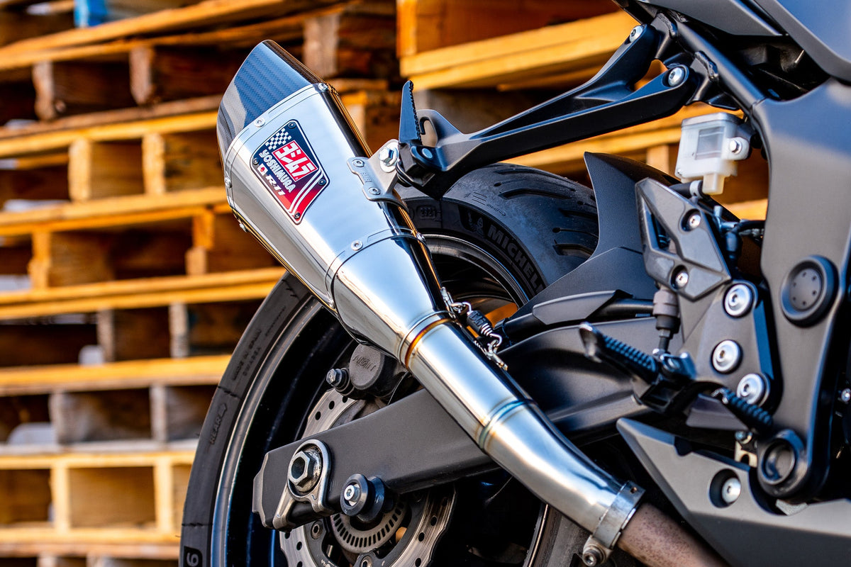 Yoshimura R-11 Stainless Slip-On Exhaust – product view (1U0-158-5E50)