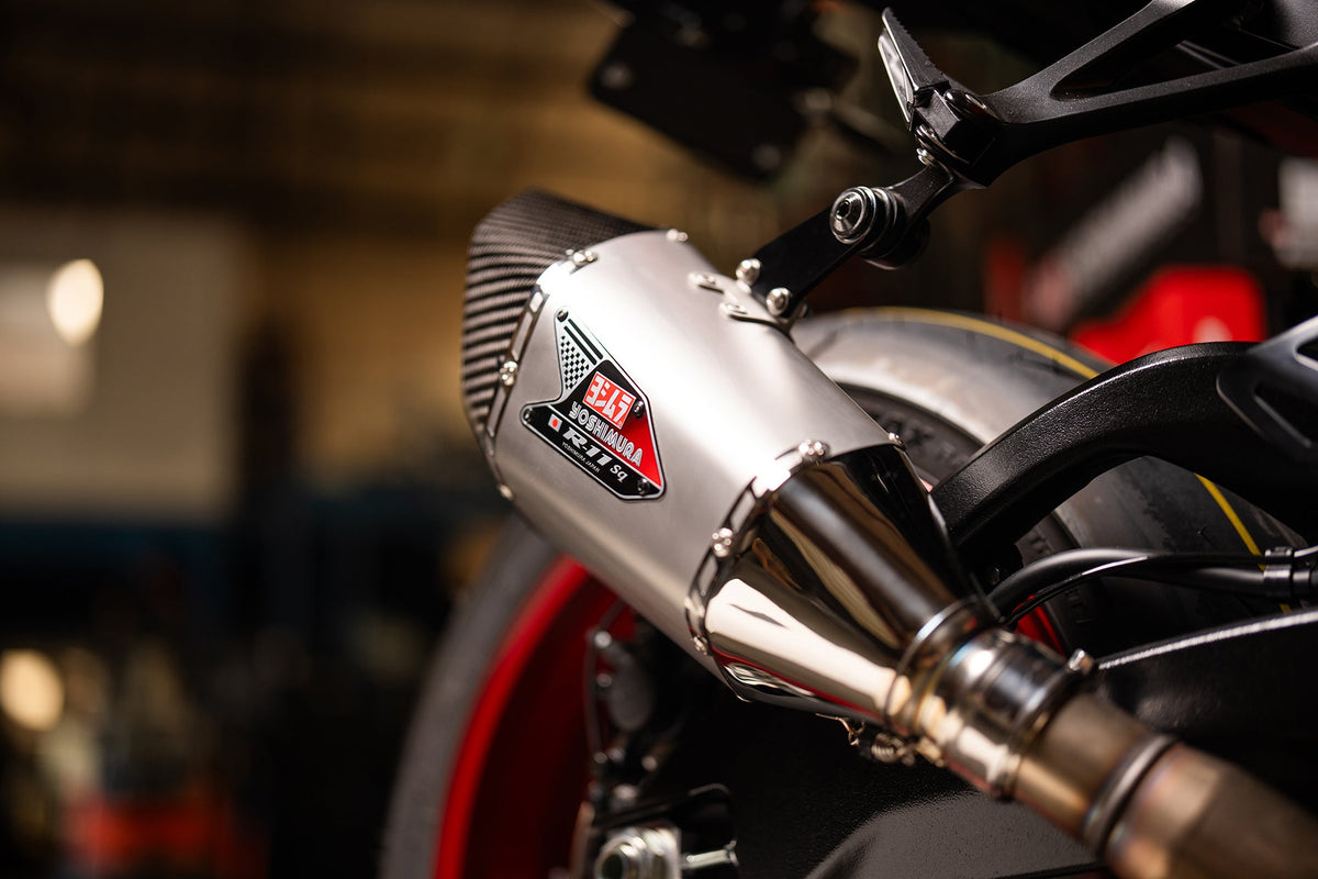 Yoshimura R-11SQ Stainless Slip-On Exhaust for Suzuki GSX-R1000 – product view (1U0-50A-L13G0)