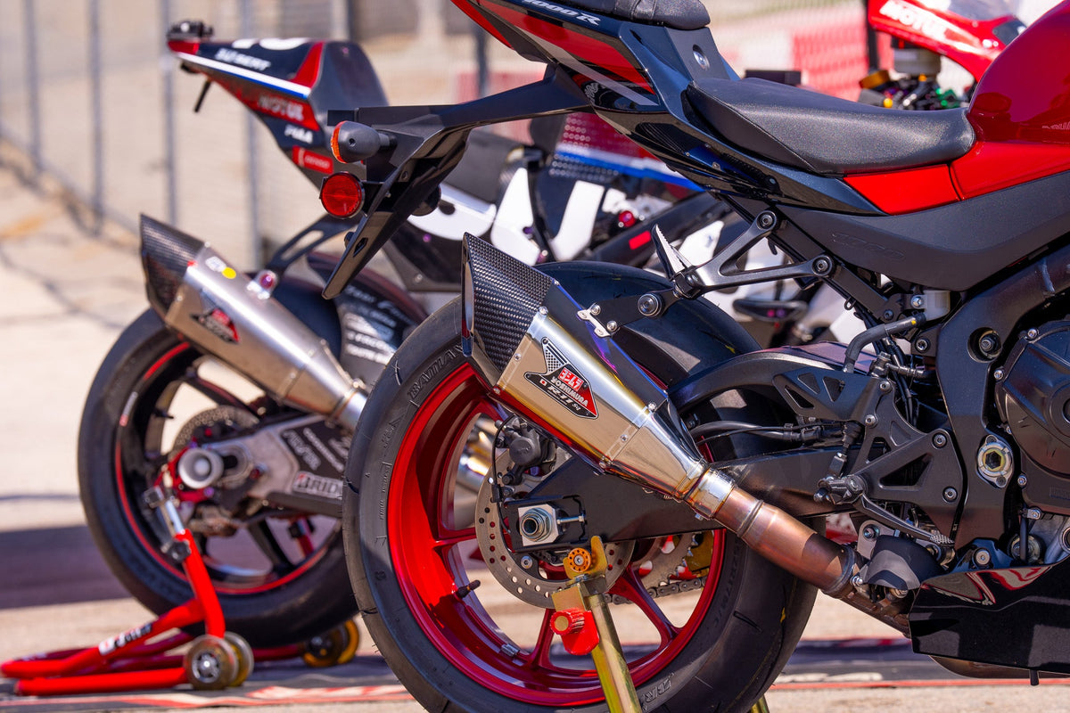 Yoshimura R-11SQ Titanium Slip-On Exhaust for Suzuki GSX-R1000 – lifestyle photo (1U0-50A-L16G0)